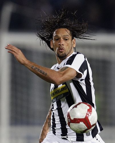 边锋内收占 边锋内收占