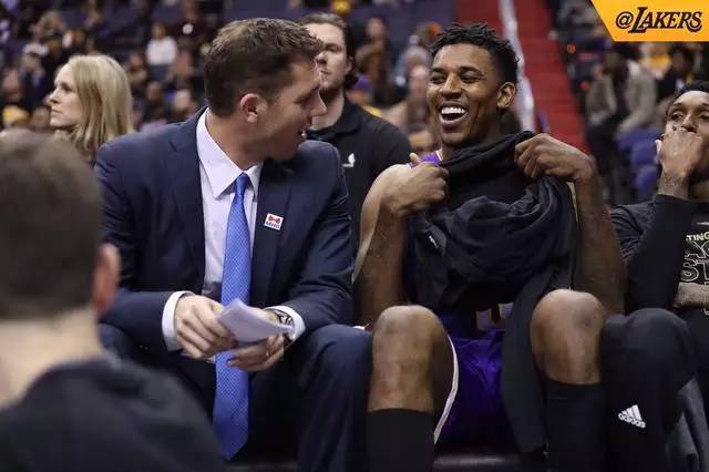 个人同时在 个人同时在