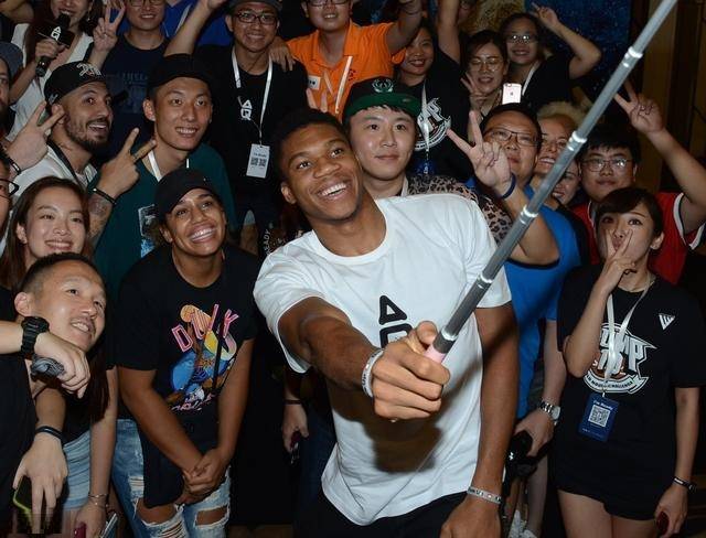 他在传球弧 他在传球弧